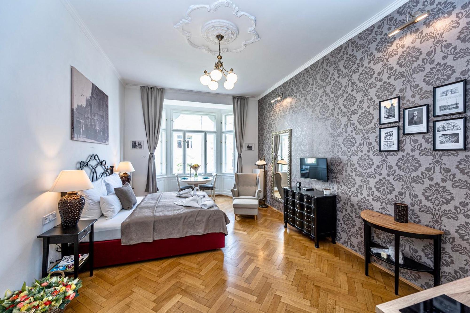 The Old Town Square & Parizska Apartments Prague Ngoại thất bức ảnh