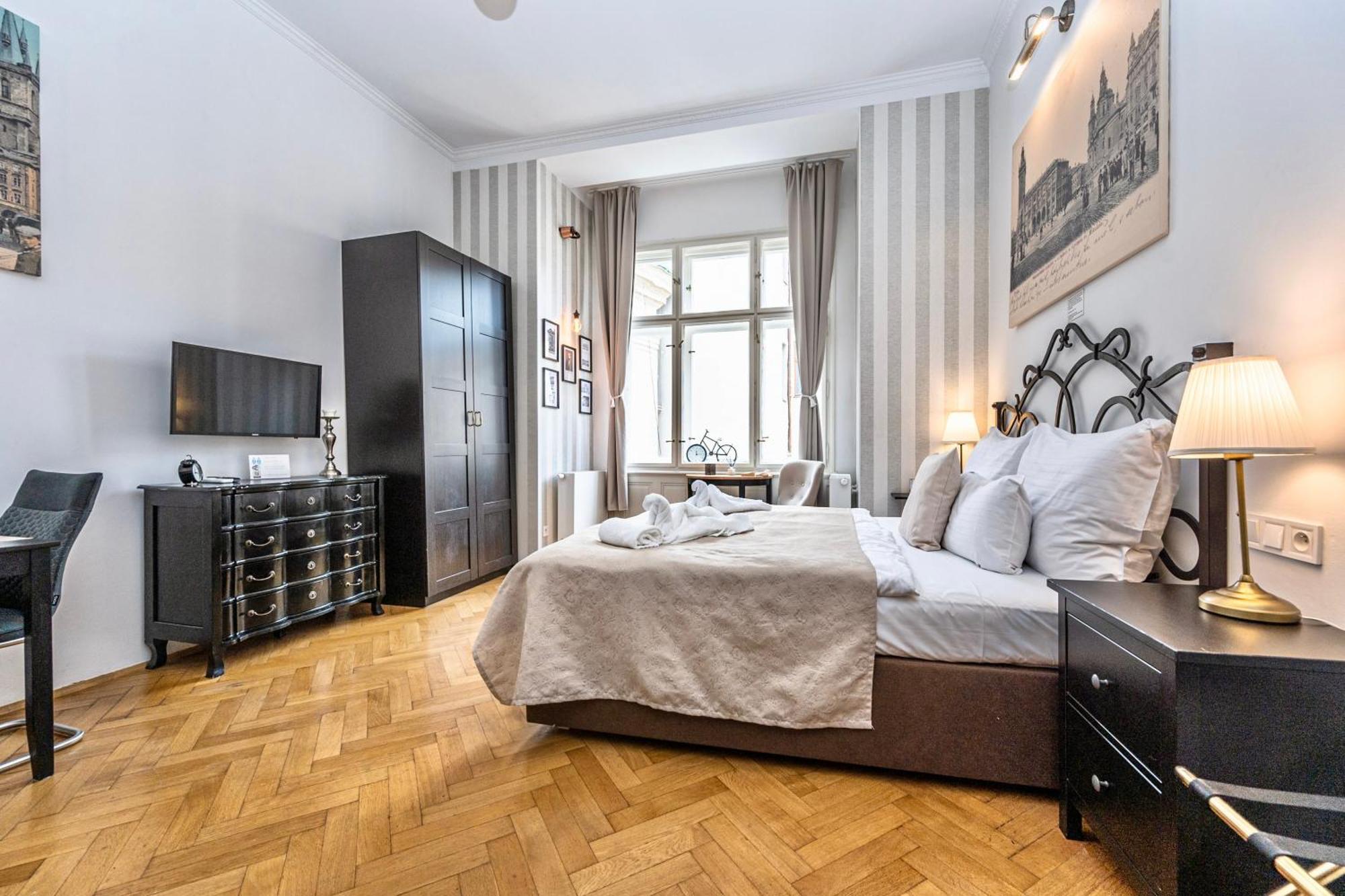 The Old Town Square & Parizska Apartments Prague Ngoại thất bức ảnh