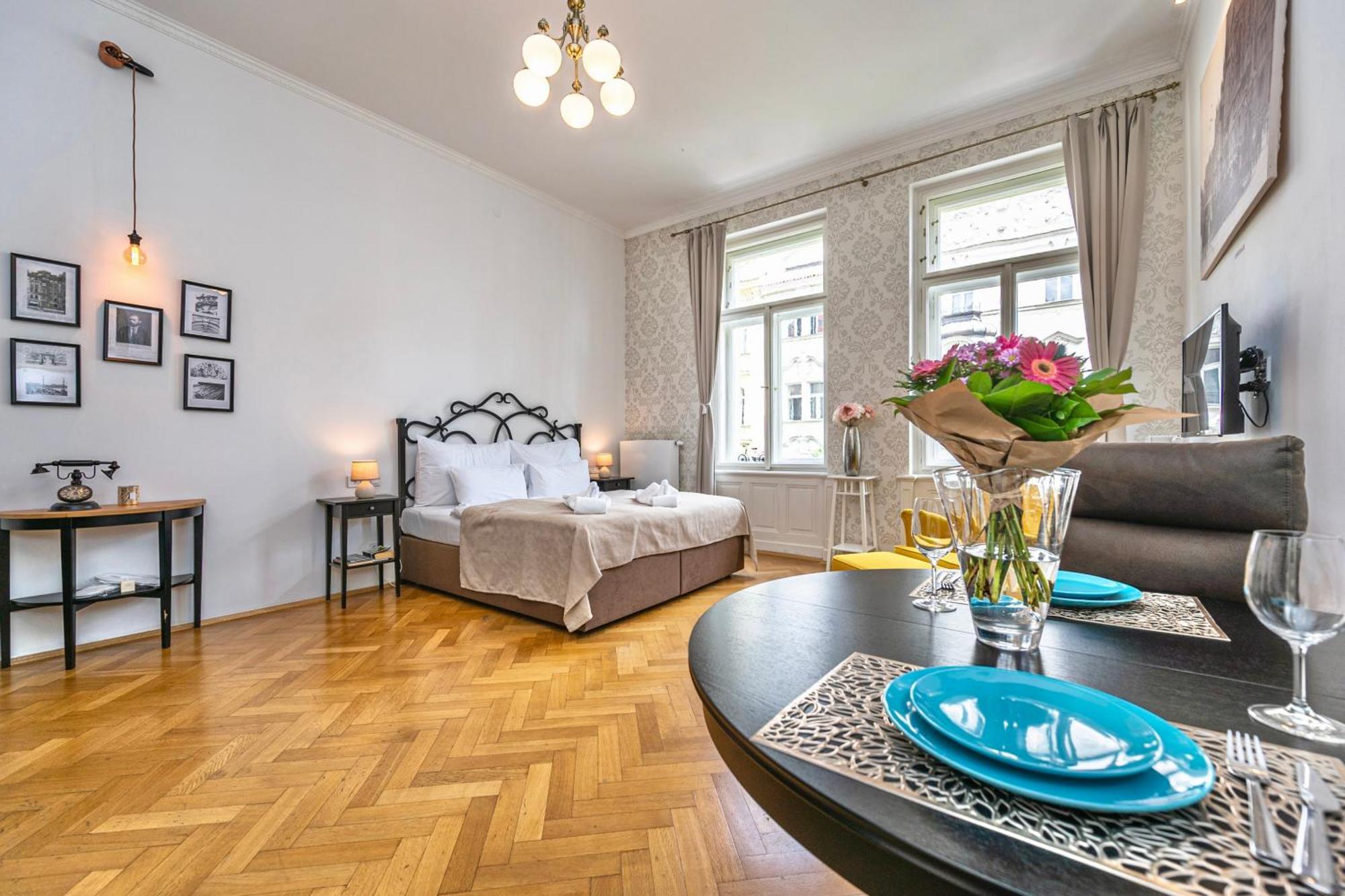 The Old Town Square & Parizska Apartments Prague Ngoại thất bức ảnh