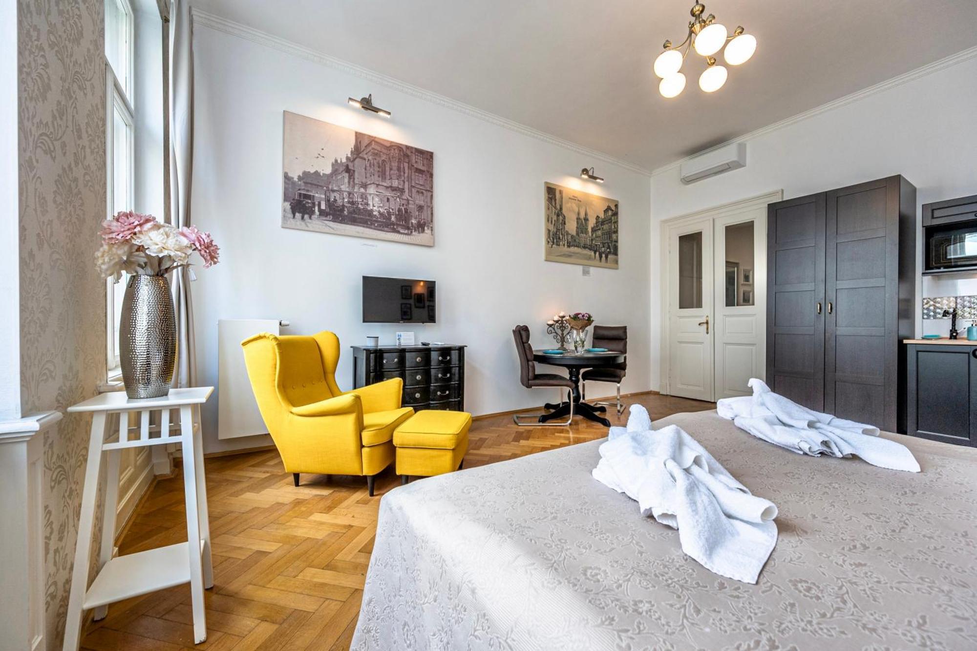 The Old Town Square & Parizska Apartments Prague Ngoại thất bức ảnh