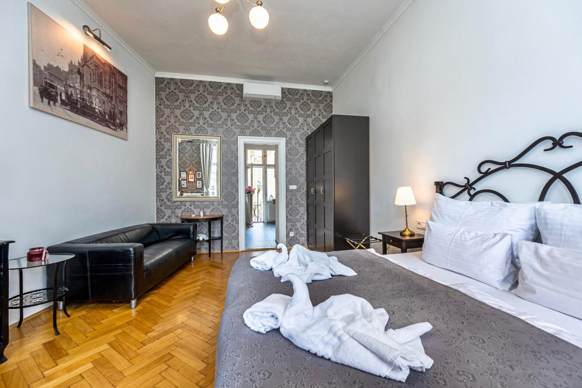 The Old Town Square & Parizska Apartments Prague Ngoại thất bức ảnh
