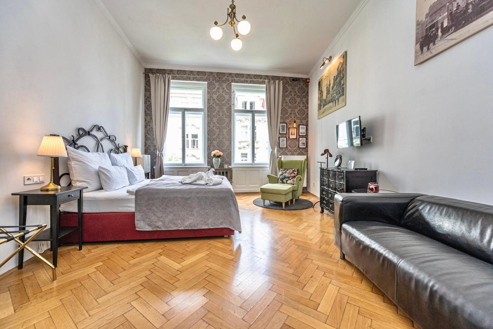 The Old Town Square & Parizska Apartments Prague Ngoại thất bức ảnh